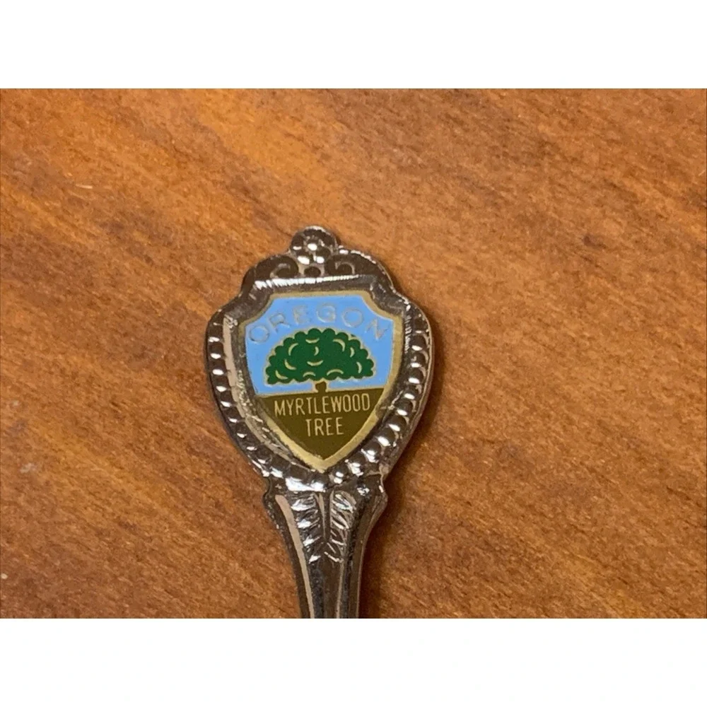 Lot Of 3 Souvenir Spoons Silver Toned‎ Made In Japan Mt Rainier, Oregon & Iowa
